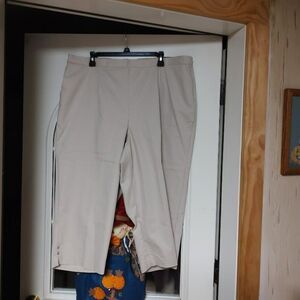 New Alfred Dunner Classic Fit Stone Colored Capri Pants Size Women's 20W